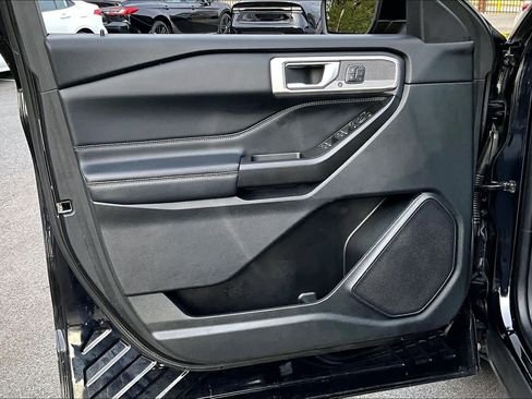 Used 2020 Ford Explorer Limited image 21