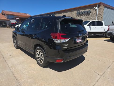 Used 2023 Subaru Forester Premium AWD/4WD image 6