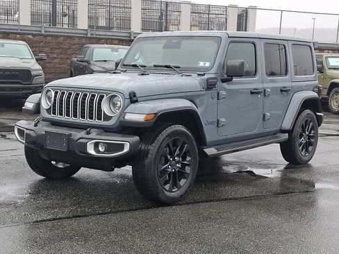 Used 2025 Jeep Wrangler Unlimited Sahara image 3
