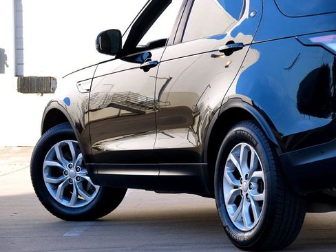 Used 2018 Land Rover Discovery SE image 33