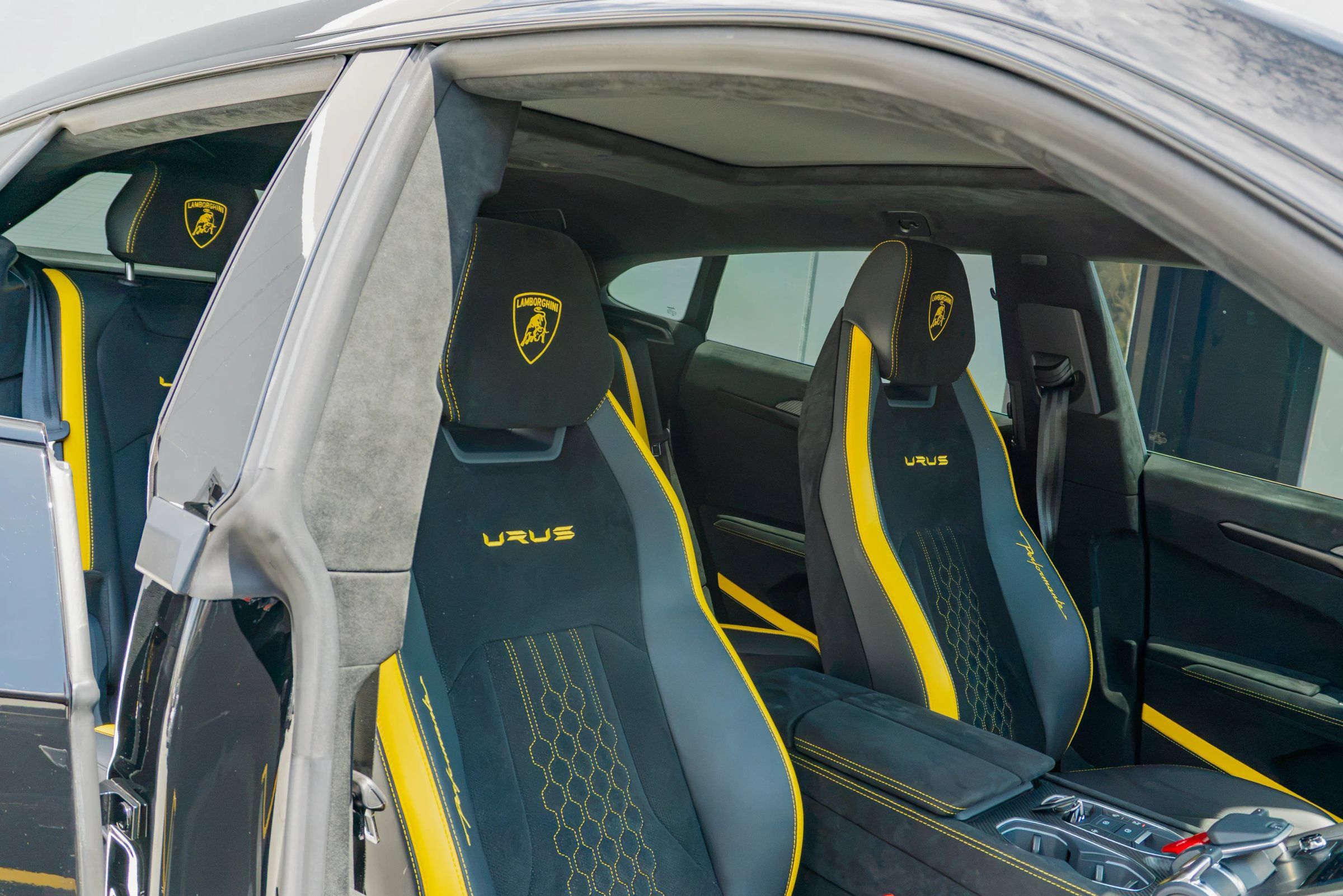 Used 2024 Lamborghini Urus Performante AWD/4WD image 13