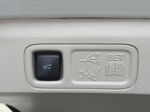 Used 2020 Lincoln Navigator Reserve w/ Equipment Group 208A Reserve AWD/4WD image 17