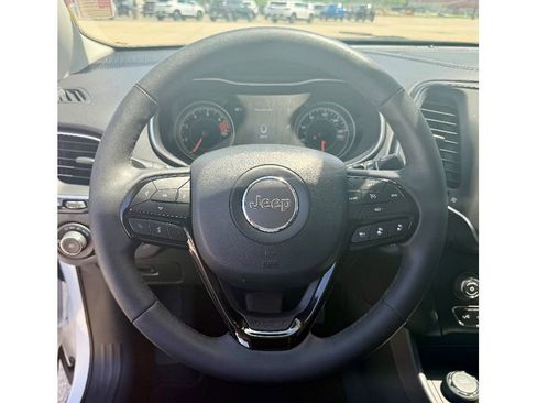 Used 2023 Jeep Cherokee Altitude Lux image 15