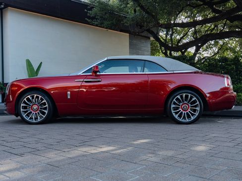 Used 2018 Rolls-Royce Dawn RWD image 20