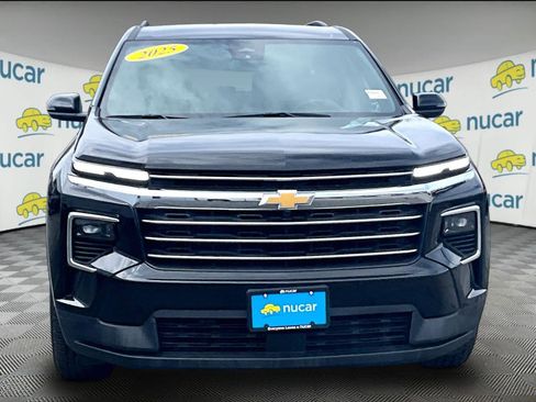 Used 2025 Chevrolet Traverse LT AWD/4WD image 2