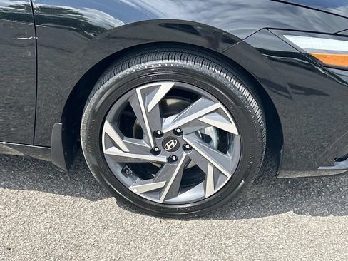 Used 2025 Hyundai Elantra Limited FWD image 8