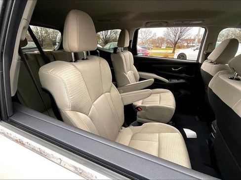 Certified 2024 Subaru Ascent Premium w/ Convenience Package image 30