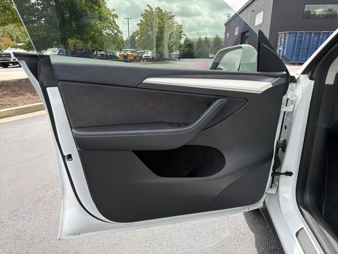 Used 2023 Tesla Model Y AWD image 16