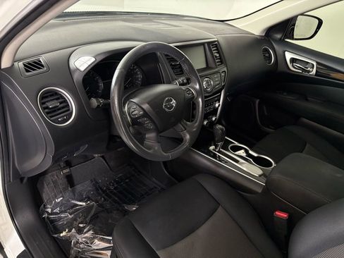 Certified 2017 Nissan Pathfinder SV image 16