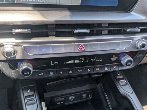 Used 2024 Kia Telluride S FWD image 25