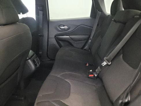 Used 2020 Jeep Cherokee Latitude FWD image 18