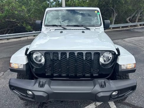 Used 2023 Jeep Gladiator Sport AWD/4WD image 2