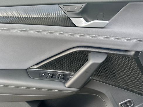 New 2026 Volkswagen Tiguan SE R-Line image 10