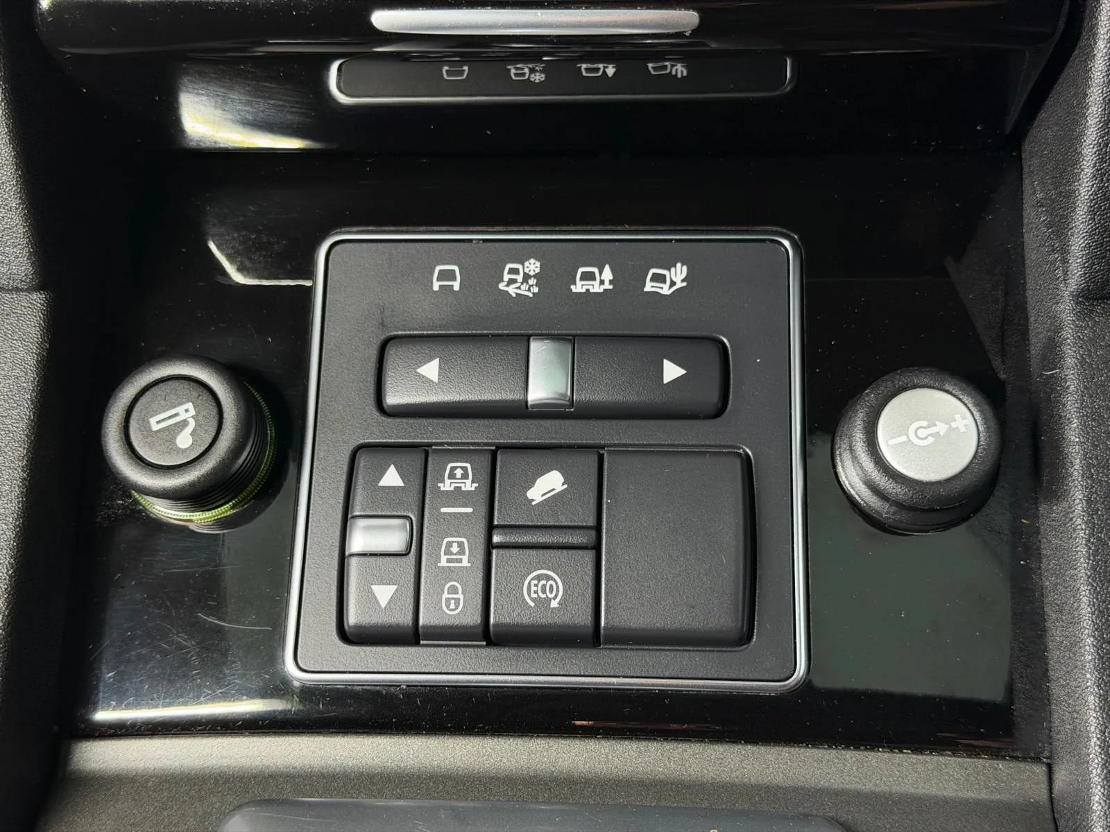 Used 2015 Land Rover LR4 HSE AWD/4WD image 41