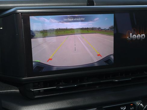 Used 2025 Jeep Gladiator Sport image 29