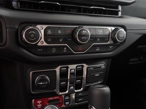 New 2025 Jeep Gladiator Rubicon w/ Convenience Group image 23