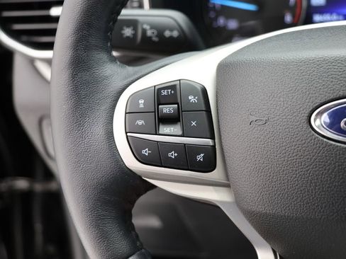 Used 2022 Ford Explorer XLT w/ Equipment Group 202A image 21