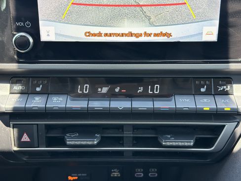 Used 2025 Toyota Camry LE AWD/4WD image 7
