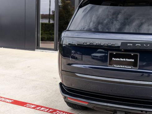 Used 2023 Land Rover Range Rover Long Wheelbase SE AWD/4WD image 11