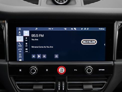 Certified 2025 Porsche Macan image 23