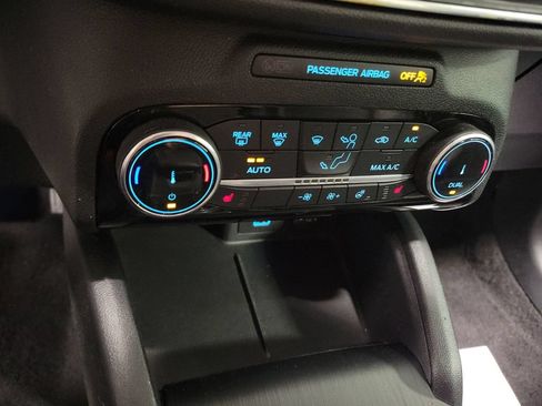 Used 2022 Ford Escape Titanium FWD image 18