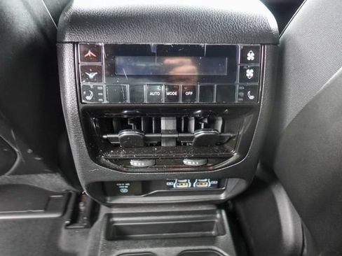 Used 2025 Jeep Grand Cherokee L Limited AWD/4WD image 26