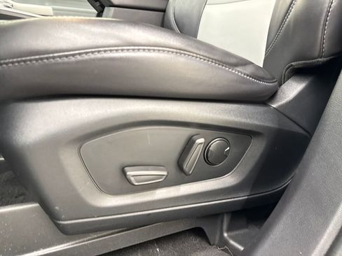 Used 2022 Ford Explorer XLT w/ Equipment Group 202A image 15