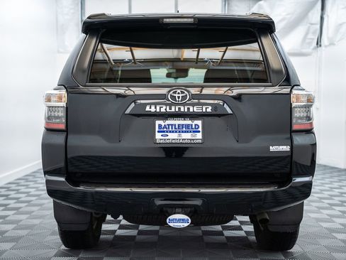 Certified 2022 Toyota 4Runner SR5 AWD/4WD image 6