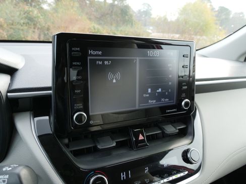 Used 2022 Toyota Corolla Cross LE image 26