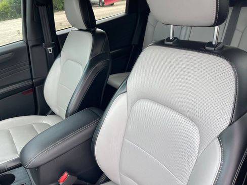 Used 2023 Ford Escape Platinum FWD image 6