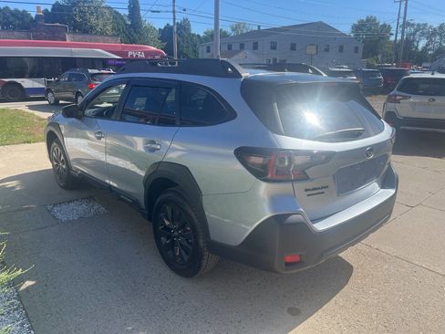 Used 2025 Subaru Outback Onyx Edition image 3