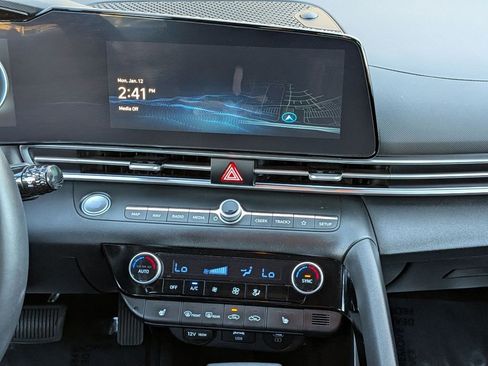 Certified 2024 Hyundai Elantra SEL w/ Convenience Package image 23