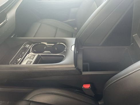 Certified 2025 Nissan Murano SV image 25