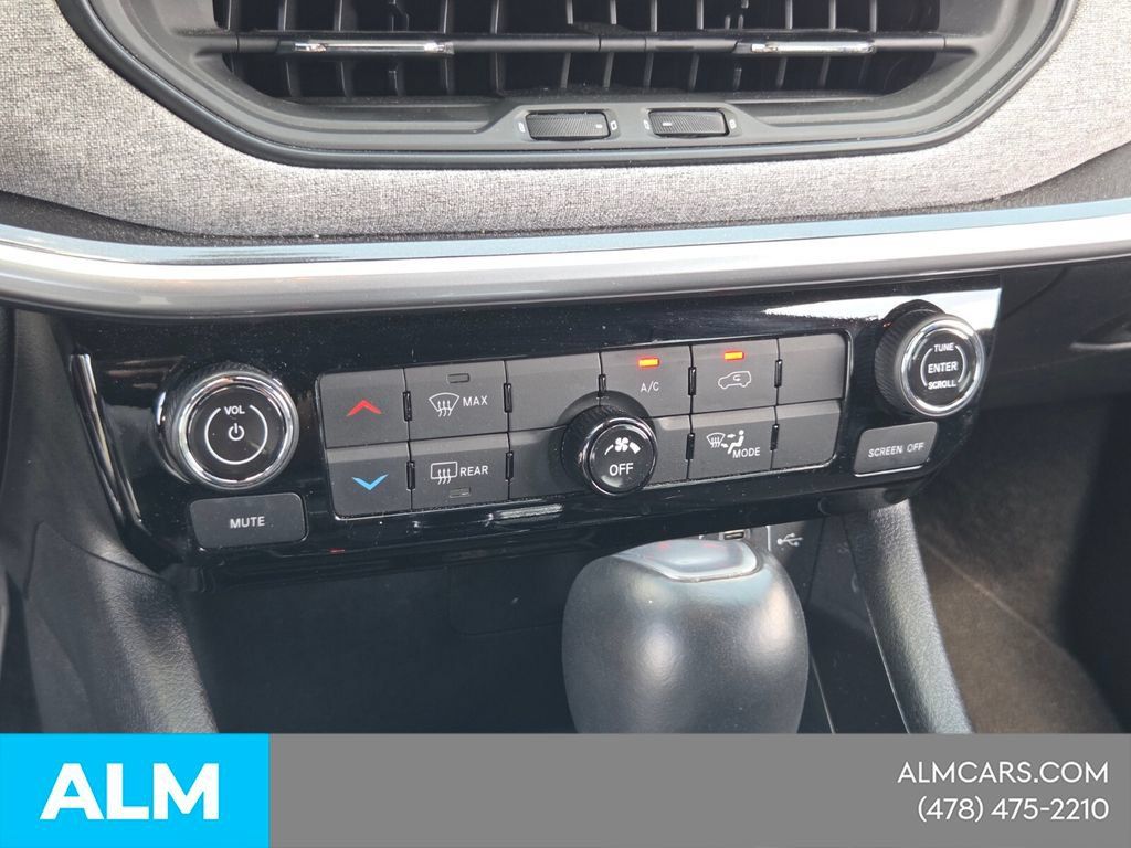 Used 2025 Jeep Compass Latitude AWD/4WD image 21