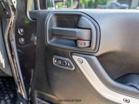 Used 2016 Jeep Wrangler Unlimited Rubicon w/ Connectivity Group image 66