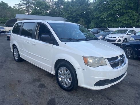 Used 2017 Dodge Grand Caravan SE FWD image 5