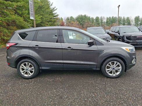 Used 2017 Ford Escape SE image 8