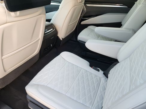 Used 2026 Cadillac Escalade V w/ LPO, ONYX Package AWD/4WD image 27