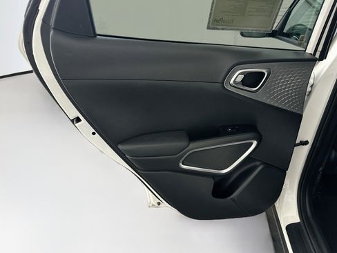Used 2025 Kia Soul LX w/ LX Technology Package FWD image 26