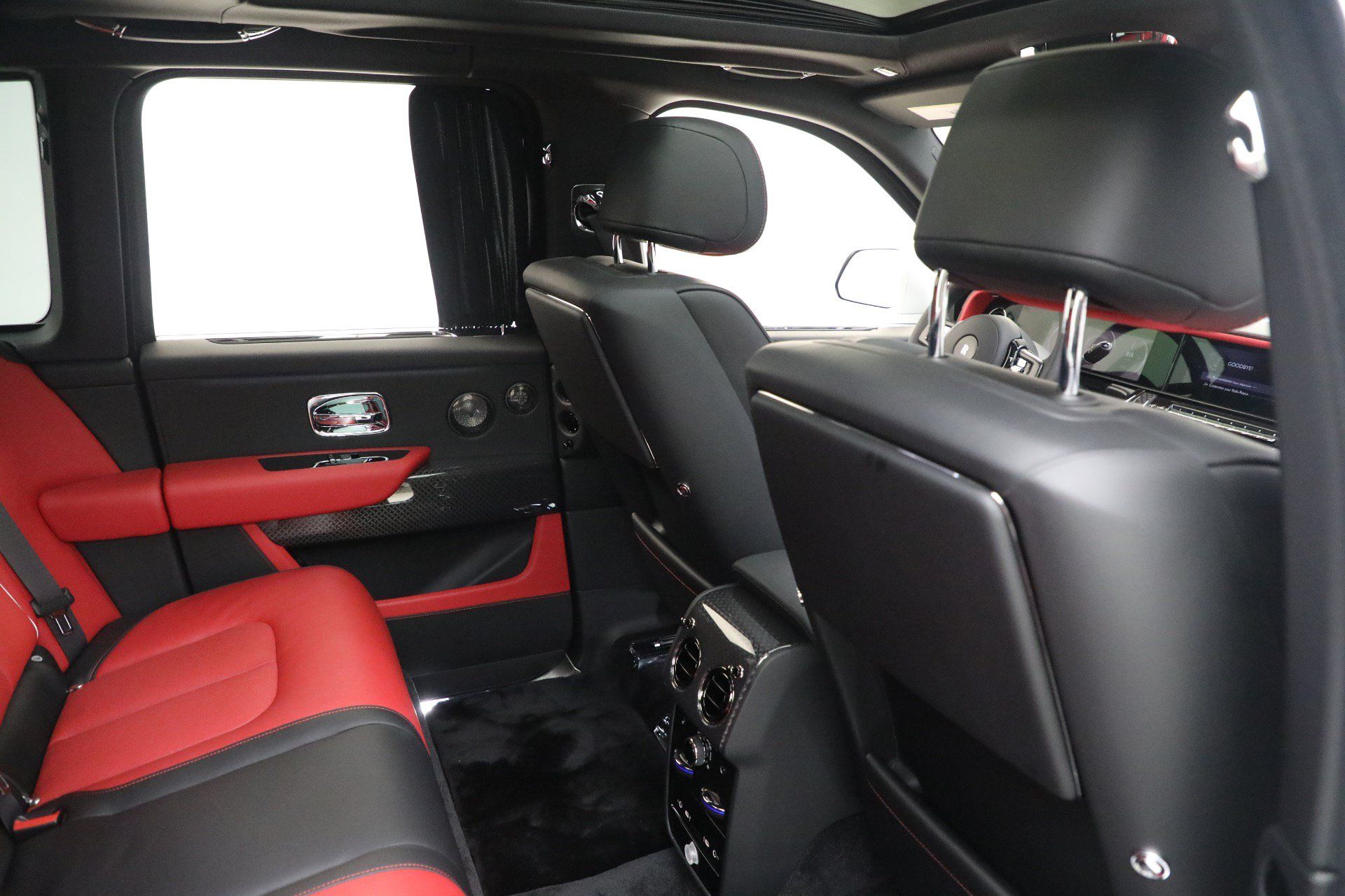 Certified 2025 Rolls-Royce Cullinan Black Badge AWD/4WD image 40