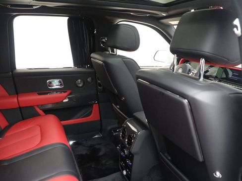 Certified 2025 Rolls-Royce Cullinan Black Badge AWD/4WD image 40