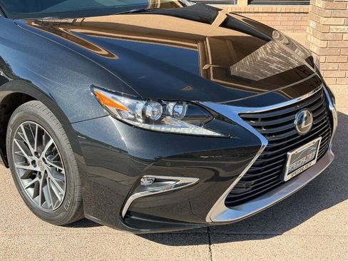 Used 2017 Lexus ES 350 w/ Navigation System Package image 10