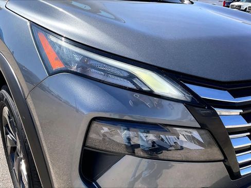 Used 2025 Nissan Rogue SV image 27