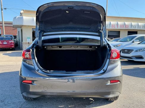 Used 2017 MAZDA MAZDA3 Sport w/ Preferred Equipment Package FWD image 5