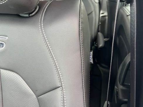 New 2026 Chrysler Pacifica Select w/ S Appearance Package image 10