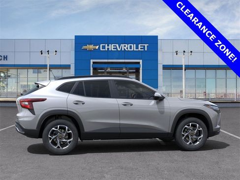 New 2025 Chevrolet Trax LT w/ Driver Confidence Package image 5