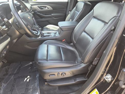 Used 2023 Chevrolet Traverse LT w/ LT Premium Package AWD/4WD image 23