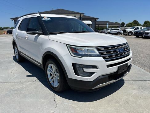 Used 2016 Ford Explorer XLT w/ Equipment Group 202A FWD image 2