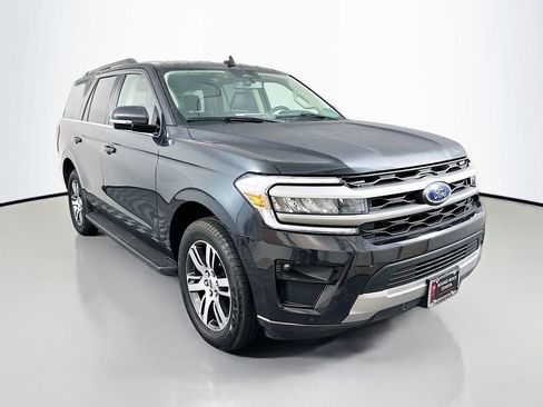 Used 2024 Ford Expedition XLT image 3