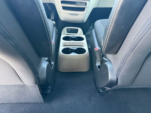 Used 2021 Chrysler Voyager L FWD image 19